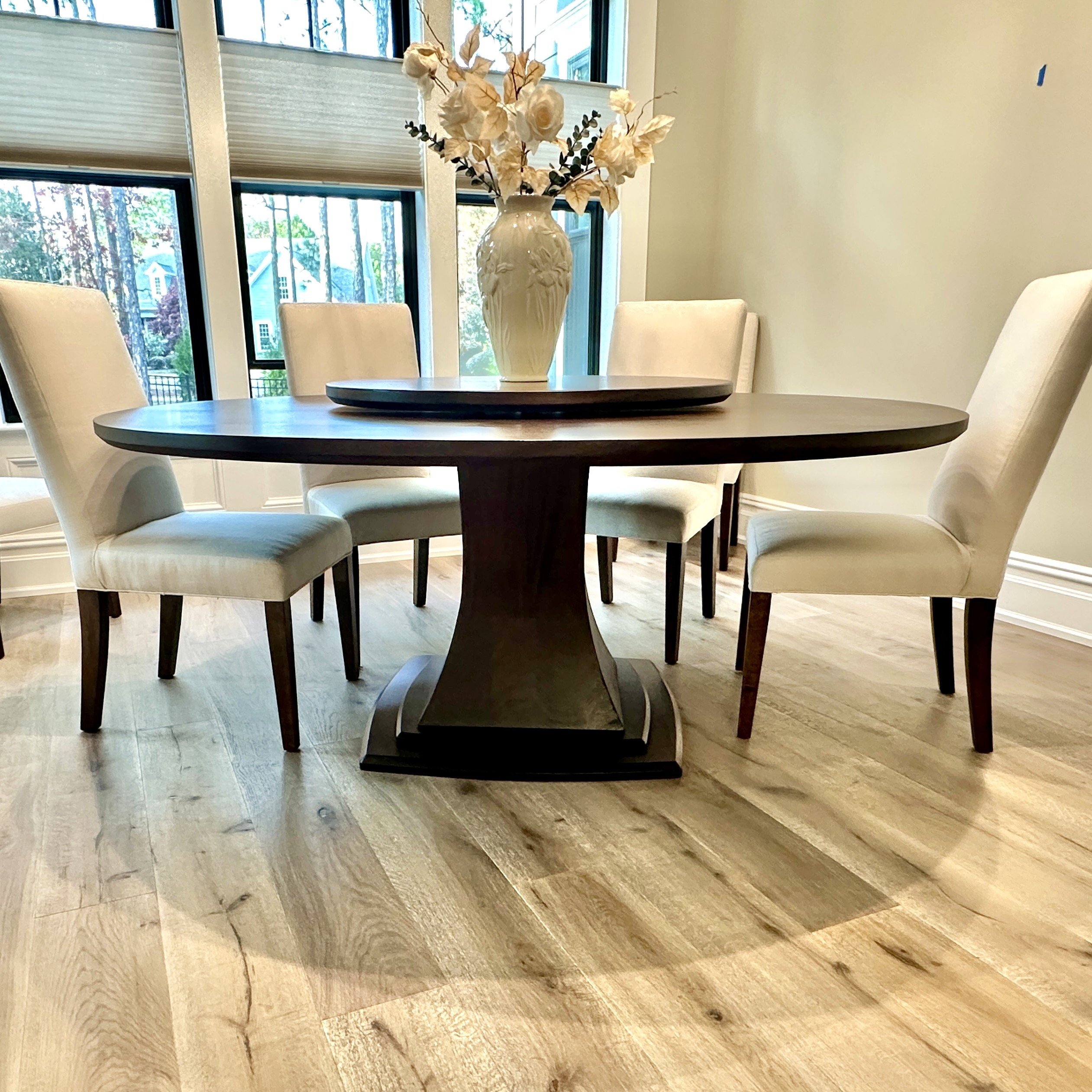 Hanover round dining table with a sculpted central pedestal
